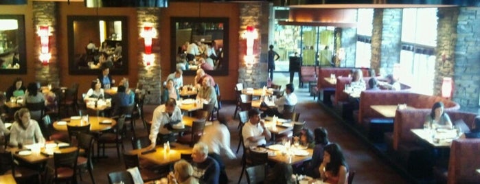 P.F. Chang's is one of Lugares favoritos de ker.