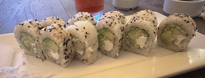Sushi Roll is one of Favoritos Cañeros.