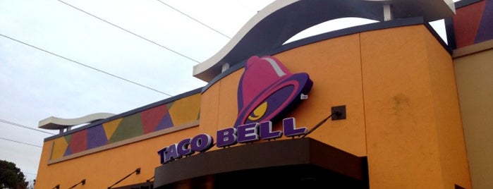 Taco Bell is one of สถานที่ที่ Carolina ถูกใจ.