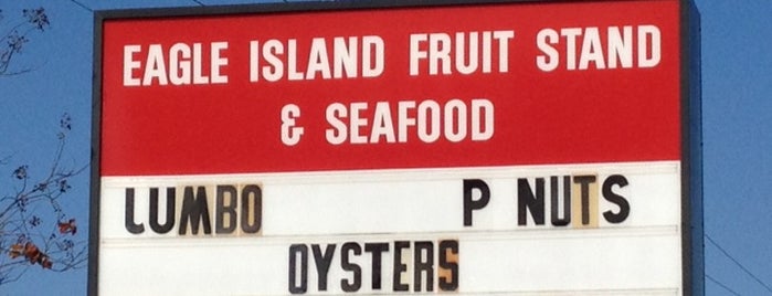 Eagle Island Fruit Stand and Seafood is one of Lugares favoritos de Todd.