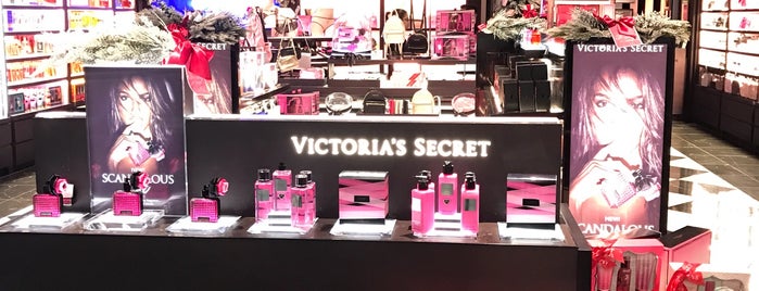 Victoria's Secret is one of Orte, die Ana Cristina gefallen.