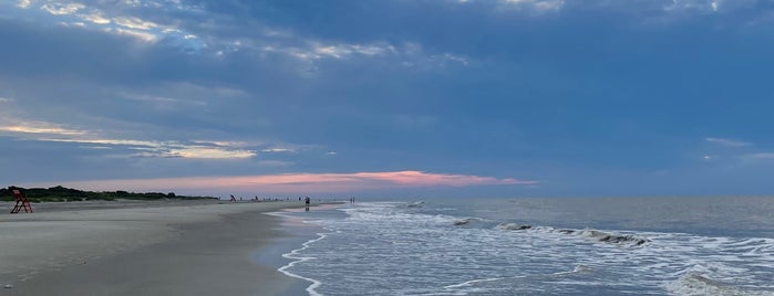 East Beach is one of Tempat yang Disukai Carlos.