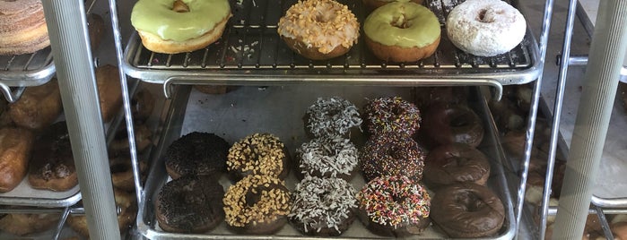Cafe Donuts is one of Jesse : понравившиеся места.
