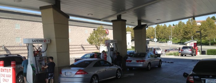 Safeway Fuel Station is one of Locais salvos de Bill.