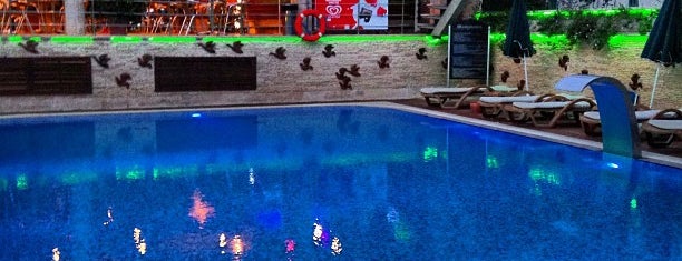 Ambassador Hotel Pool Bar is one of Locais salvos de Ramazan.