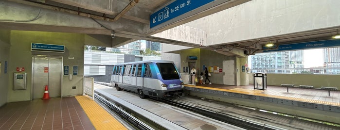 MDT Metromover - Fifth Street Station is one of Miami EUA.
