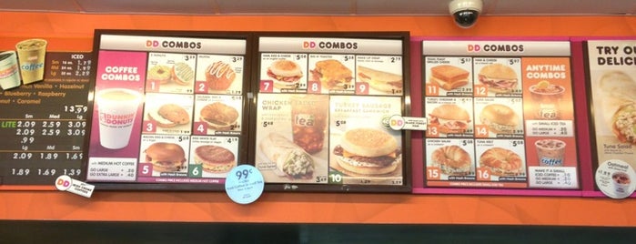 Dunkin' is one of Anaさんのお気に入りスポット.
