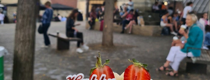 Bonn Square is one of A Guide To Oxford.