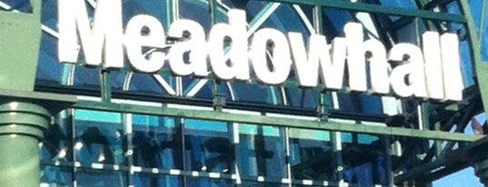 Meadowhall Shopping Centre is one of สถานที่ที่ Gaz ถูกใจ.