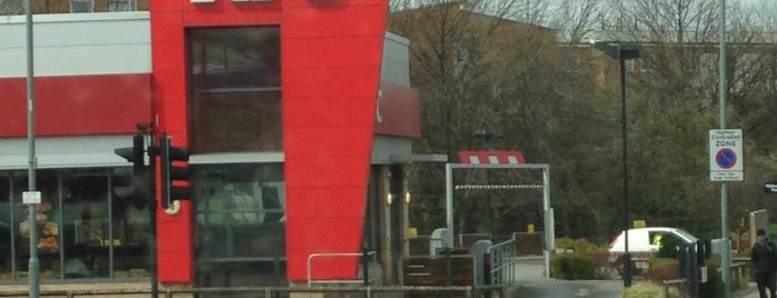 KFC is one of สถานที่ที่ Carl ถูกใจ.