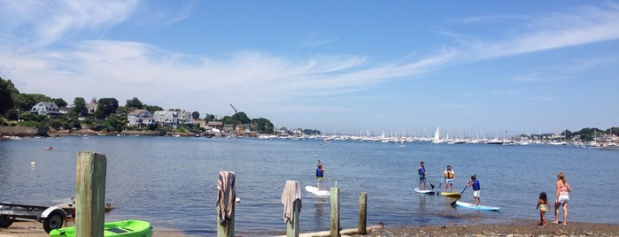 Riverhead Beach is one of Places to Kayak.