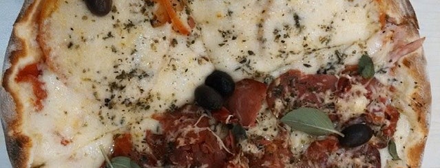 Patroni Pizza is one of Pâmela'nın Kaydettiği Mekanlar.