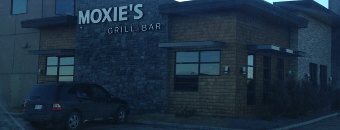 Moxie's Classic Grill is one of Lugares favoritos de Garth.