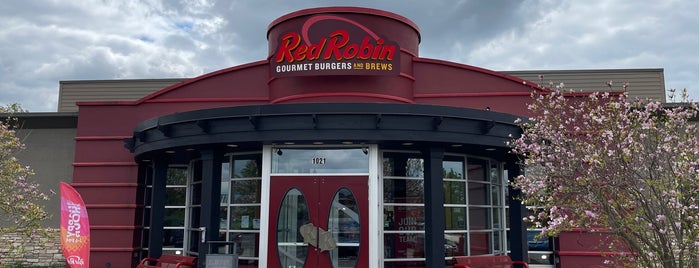 Red Robin Gourmet Burgers and Brews is one of The 15 Best Places for Burgers in Columbus.