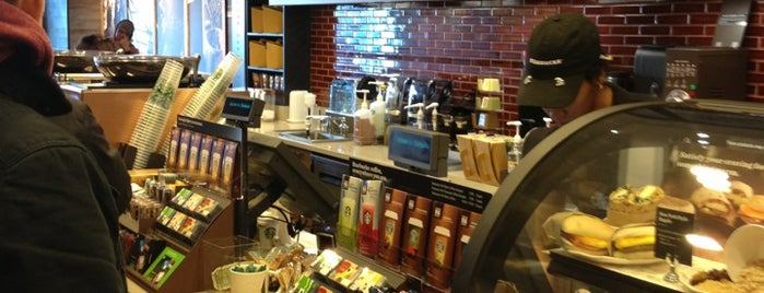 Starbucks is one of Lugares favoritos de Victoria.