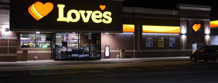 Love's Travel Stop is one of Lugares favoritos de Jan.