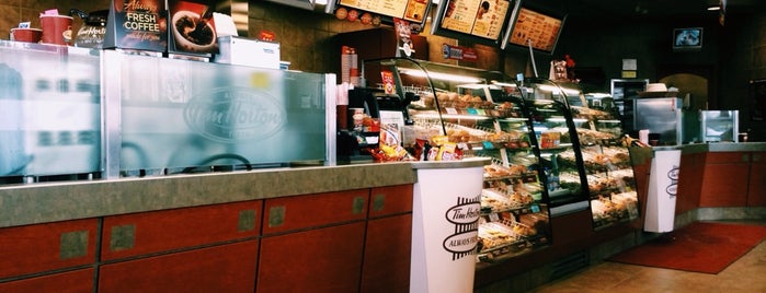 Tim Hortons is one of Annieさんのお気に入りスポット.