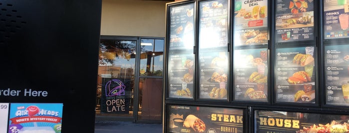 Taco Bell is one of Lugares favoritos de Chad.