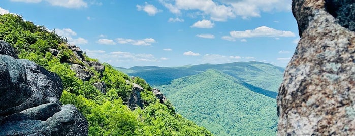 Old Rag Mountain is one of Leanne'nin Beğendiği Mekanlar.