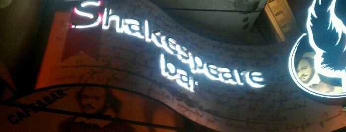 Shakespeare Café & Bar is one of Bucharest Must.