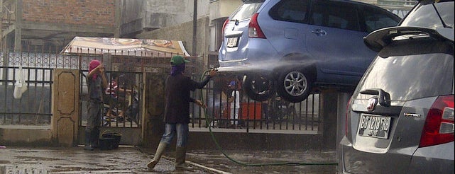 Cucian Mobil Auto Wash is one of Tempat favorit saya.