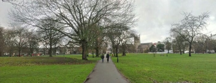 Clapham Common West Side is one of สถานที่ที่ Ross ถูกใจ.