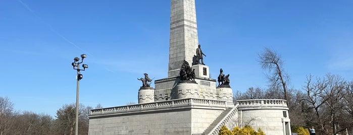 Lincoln Tomb State Historic Site is one of Route 66.