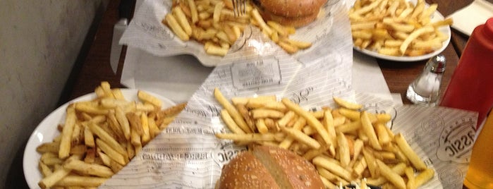 Classic Burger Joint is one of مقضله.