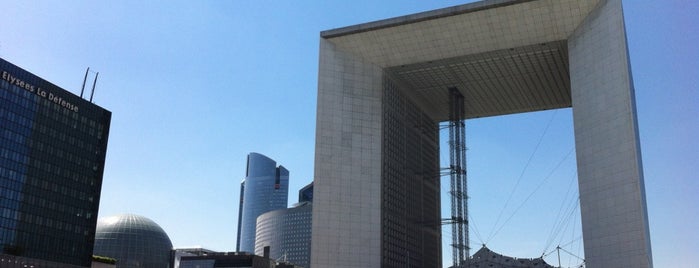 Grande Arco de La Défense is one of Paris.
