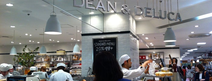 DEAN & DELUCA is one of うっど'ın Beğendiği Mekanlar.