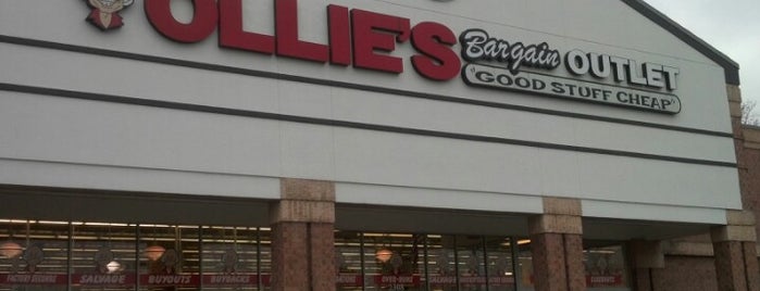 Ollie's Bargain Outlet is one of Tempat yang Disukai Phoenix.