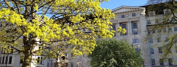 Finsbury Square is one of Henryさんのお気に入りスポット.