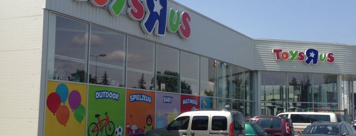 Toys"R"Us is one of Nさんのお気に入りスポット.