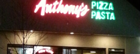 Anthony's Pizza & Pasta is one of สถานที่ที่ Matthew ถูกใจ.