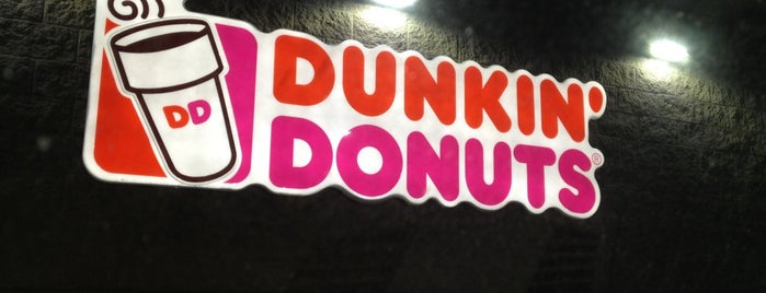 Dunkin' is one of Lugares favoritos de Krissy.
