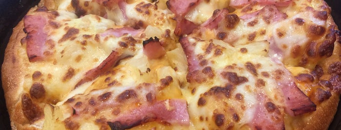 Pizza Hut is one of farsaiさんのお気に入りスポット.