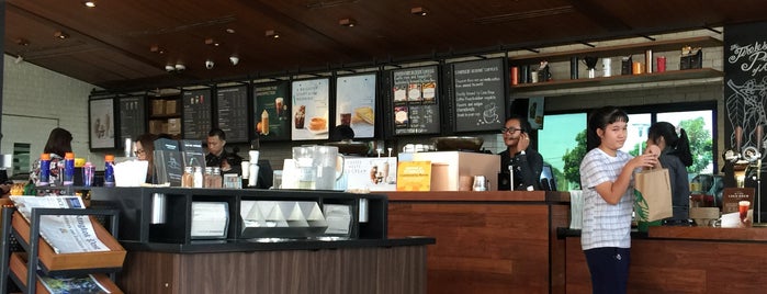 Starbucks is one of Lieux qui ont plu à farsai.