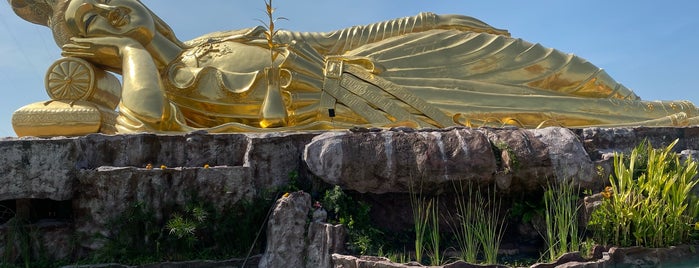 Wat Dharm Panyaram Bang Muang is one of Lugares favoritos de farsai.