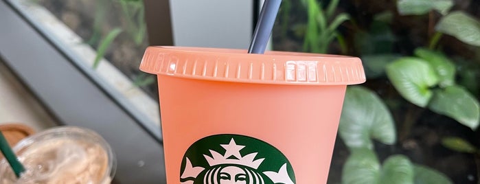 Starbucks is one of farsai'nin Beğendiği Mekanlar.