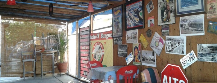 Chencho's Burguer is one of diarios.