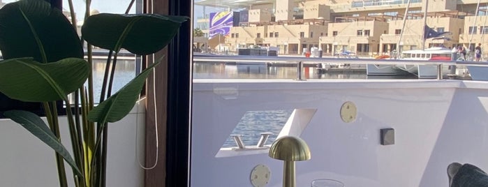 Yas Marina & Yacht Club is one of Espiranza'nın Beğendiği Mekanlar.