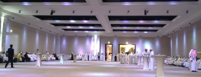 Al Jawaher Reception & Convention Centre is one of Posti che sono piaciuti a Maryam.