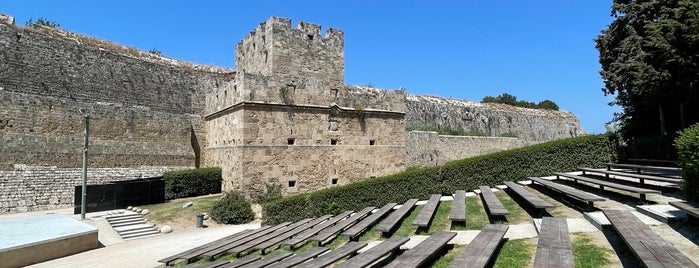 Θέατρο Μεσαιωνικής Τάφρου "Μελίνα Μερκούρη" is one of Rhodes.