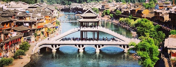Fenghuang/Phoenix City is one of Lugares favoritos de C.