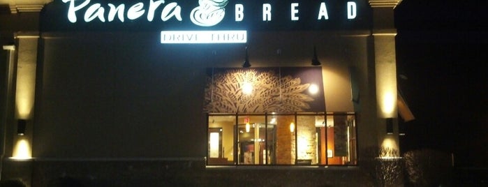 Panera Bread is one of สถานที่ที่ Mike ถูกใจ.