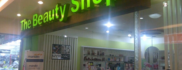 The Beauty Shop is one of Manado Town Square.