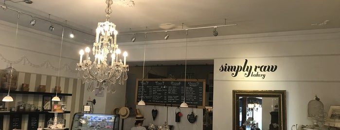 Simply Raw Bakery is one of Lieux qui ont plu à Majed.
