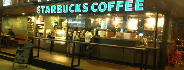 Starbucks is one of Locais curtidos por Chriz Phoebe.