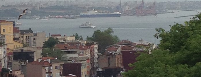 Midpoint is one of Spend A Whole Saturday Like A Local in Istanbul.