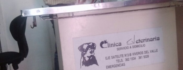 Clínica Veterinaria is one of Locais curtidos por Lucy.